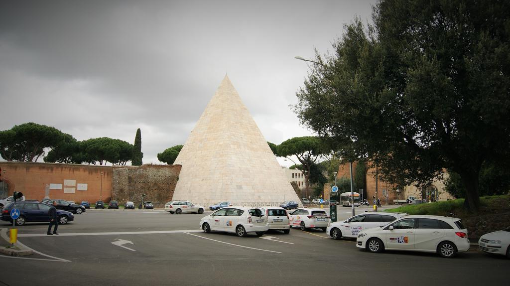 I Love Piramide Roma Esterno foto