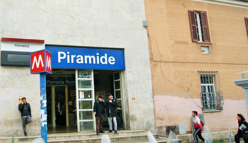 I Love Piramide Roma Esterno foto